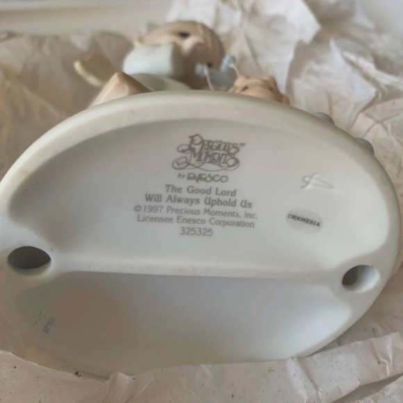 PRECIOUS MOMENT THE GOOD LORD WILL ALWAYS UPHOLD US - Picture 5 of 7